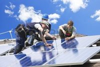 https://www.quetzalingenieria.es/wp-content/uploads/2018/12/7983262-trabajadores-de-la-instalacion-de-paneles-solares-fotovoltaicos-de-energia-alternativa-en-el-techo.jpg