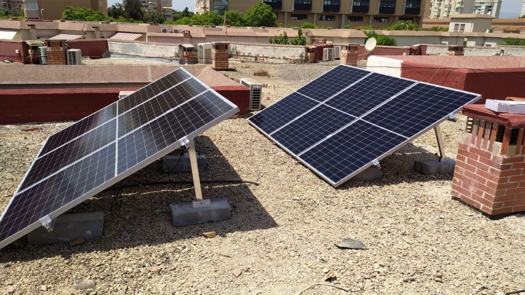 Instalar paneles solares sobre cubierta plana