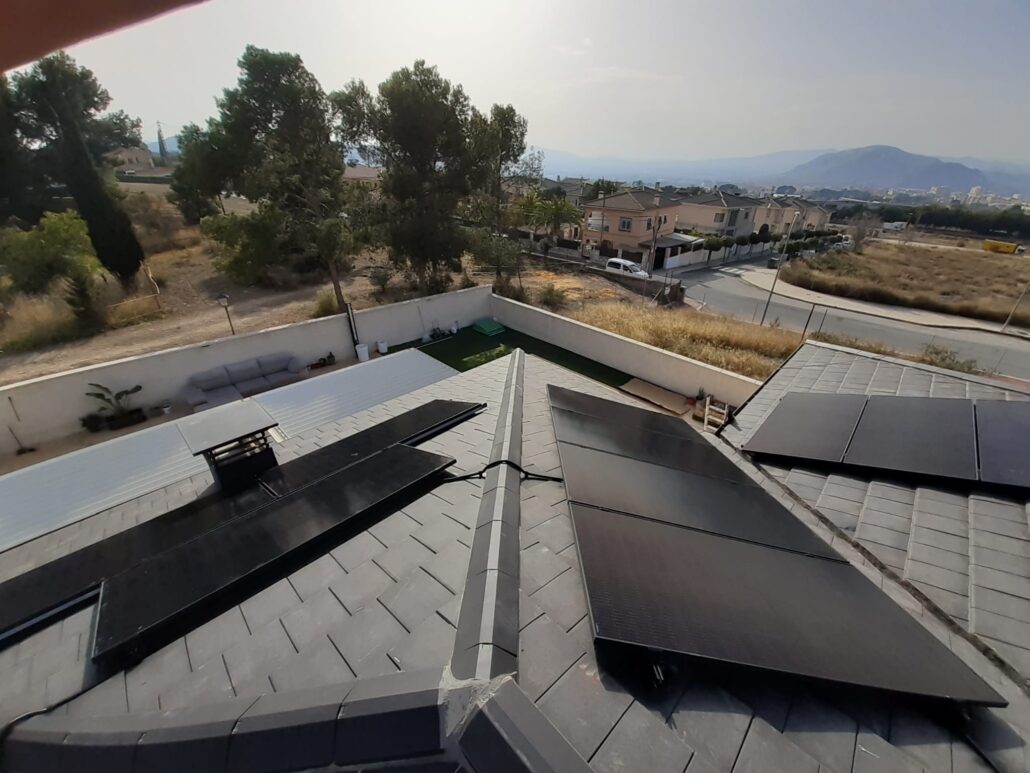 Nueva construcción con energía solar fotovoltaica